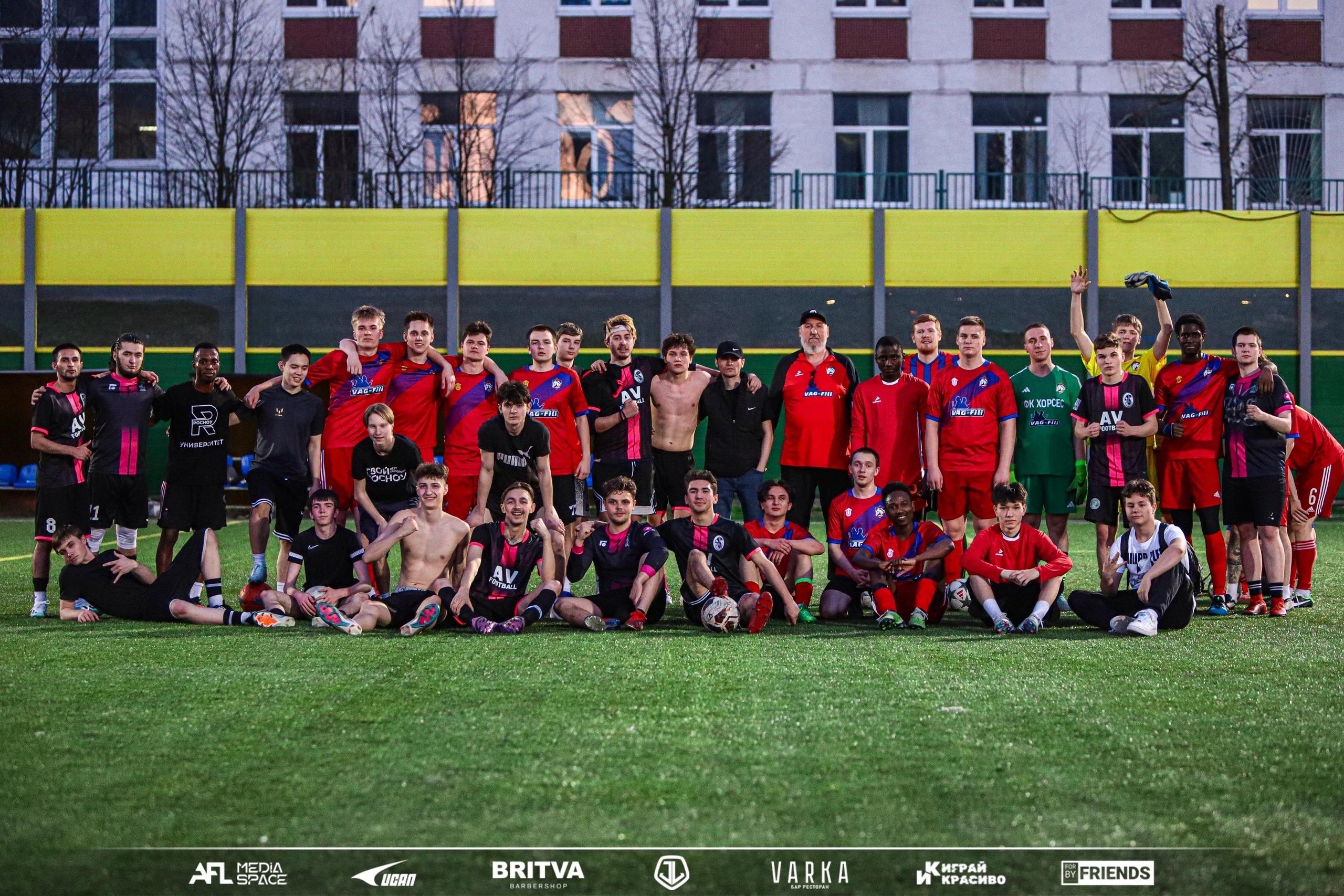 Команда на поле